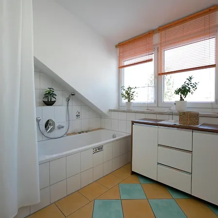 Sunny Terrace Apartment *